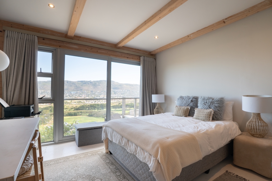 3 Bedroom Property for Sale in Clovelly Western Cape